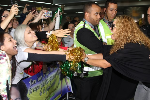 Lucero no aeroporto internacional de São Paulo (Foto: Thiago Duran / AgNews)
