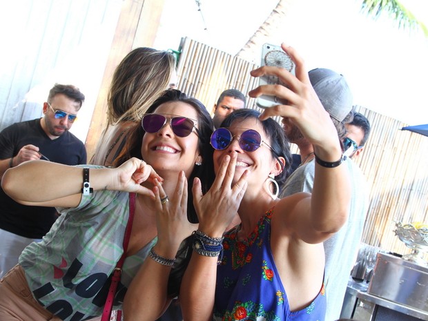 Fernanda Souza e Juliana Knust em festa na Zona Oeste do Rio (Foto: Anderson Borde/ Ag. News)