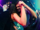 Ex-BBB Nasser dança coladinho com Andressa em boate
