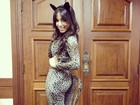 Ba-ban-do! Anitta posta foto usando fantasia de oncinha