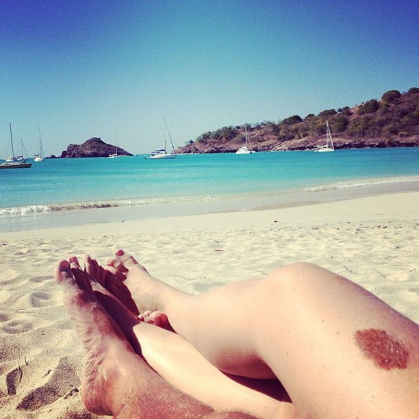 Luciano Huck e Angélica com as pernas juntinhas (Foto: Reprodução/Instagram)
