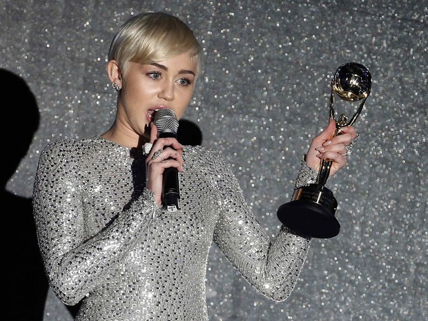 Miley Cyrus em premiação em Monte Carlo (Foto: Eric Gaillard/ Reuters)