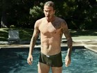 David Beckham aparece molhado e de cueca em comercial para H&M