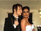 Ex-BBBs Serginho e Kelly se vestem de noivos para ensaio 