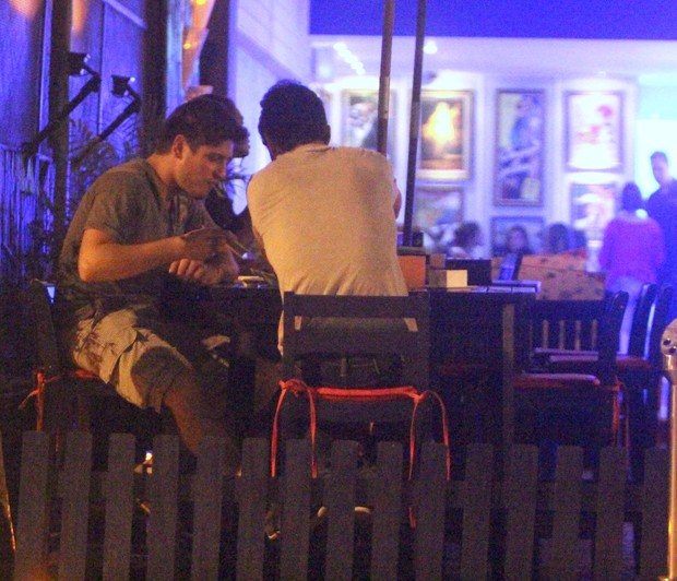 Daniel Rocha em restaurante no Rio (Foto: Delson Silva/ Ag. News)