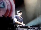 Latino toca como DJ em seu novo show