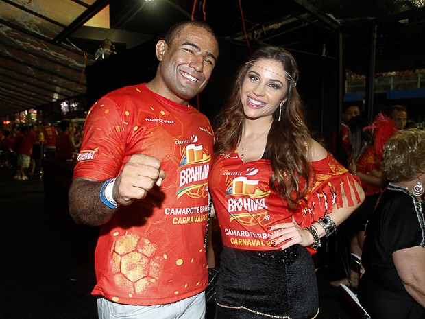 Maria Melilo e Serginho Moraes em camarote em São Paulo (Foto: Marcos Ribas e Amauri Nehn / Foto Rio News)