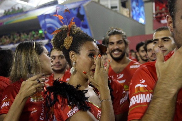 Sheron Menezzes se emociona com desfile da Portela (Foto: Claudio Andrade/ Foto Rio News)