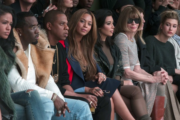  Sean Combs, Jay-Z, Beyonce, Kim Kardashian, Editor Anna no desfile Kanye West  com Adidas no New York Fashion Week (Foto: Reuters)