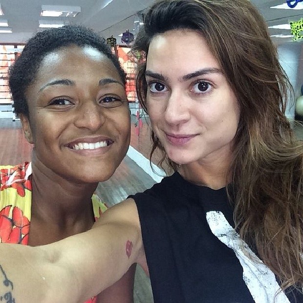 Thaila Ayala em aula de samba com Dandara Oliveira (Foto: Reprodução/Instagram)