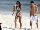 Mariana Rios curte praia com o namorado Di Ferrero