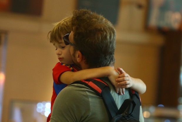 Cassio Reis com o filho Noah (Foto: Marcello Sá Barretto/Agnews)