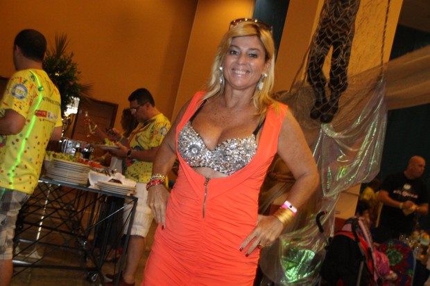 Cida, ex-BBB, na feijoada pré-carnavalesca do Hotel Windsor Barra (Foto: Graça Paes/Foto Rio News)