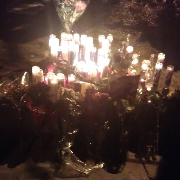 Fãs fazem vigília em local da morte de Paul Walker (Foto: Reprodução/Instagram)