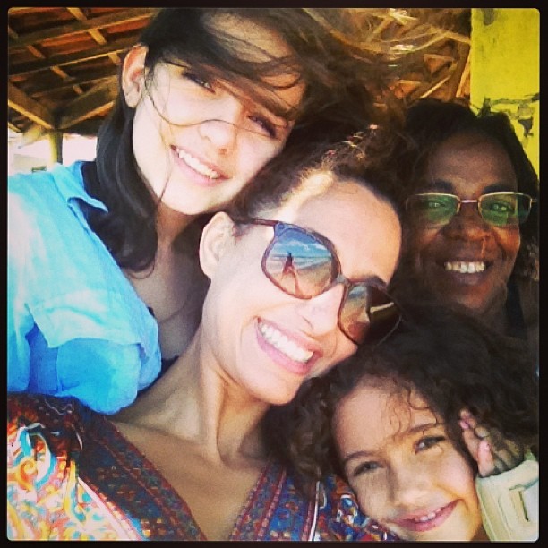 Camila Pitanga com a filha e a enteada (Foto: Instagram/ Reprodução)