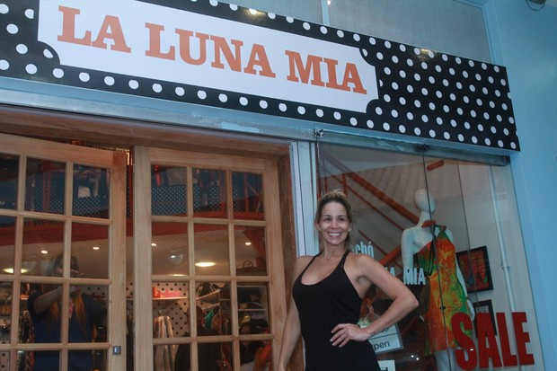 Danielle Winits comemora 1º mês de sua loja (Foto: Clayton Militão / Foto Rio News)