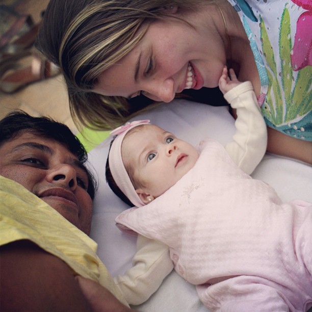 Debby Lagranha com o marido e a filha (Foto: Instagram / Reprodução)