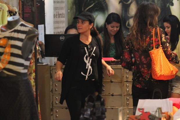 Giovanna Antonelli no shopping (Foto: Wallace Barbosa / AgNews)