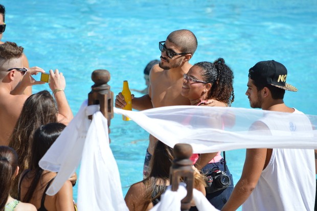 Caio Castro na Pool Party da Skol (Foto: Felipe Souto Maior / AgNews)