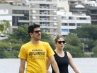 Marcelo Adnet e Dani Calabresa passeiam na Lagoa, no Rio 