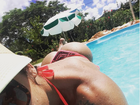 Priscila Pires mostra bumbum perfeito em foto na piscina