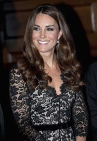 Cabelos soltos, sobrancelha feita... Confira os truques de Kate Middleton