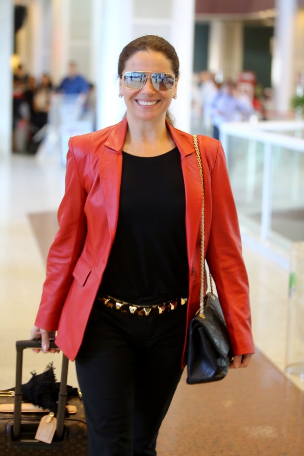 Giovanna Antonelli no aeroporto (Foto: Marcello Sá Barretto/AgNews)